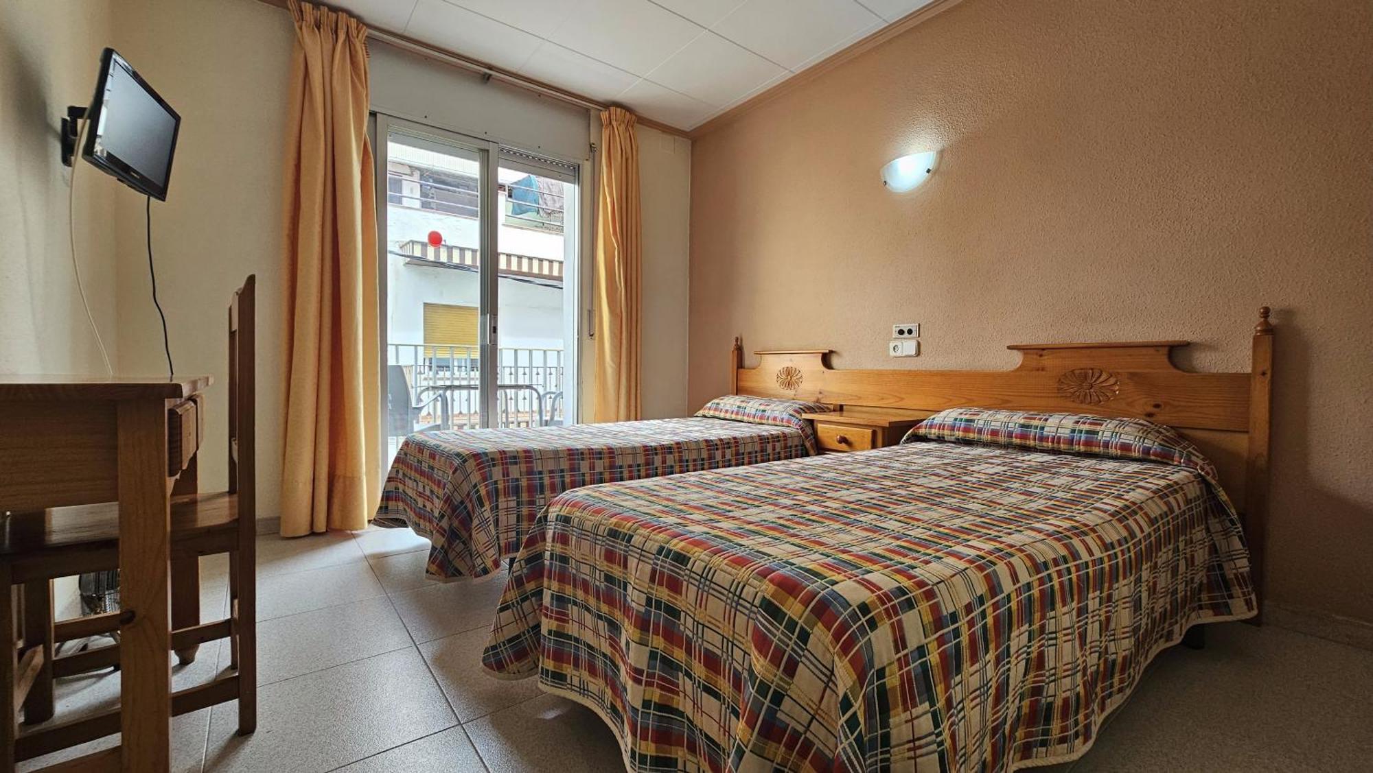 Hostal Los Manos Blanes Extérieur photo