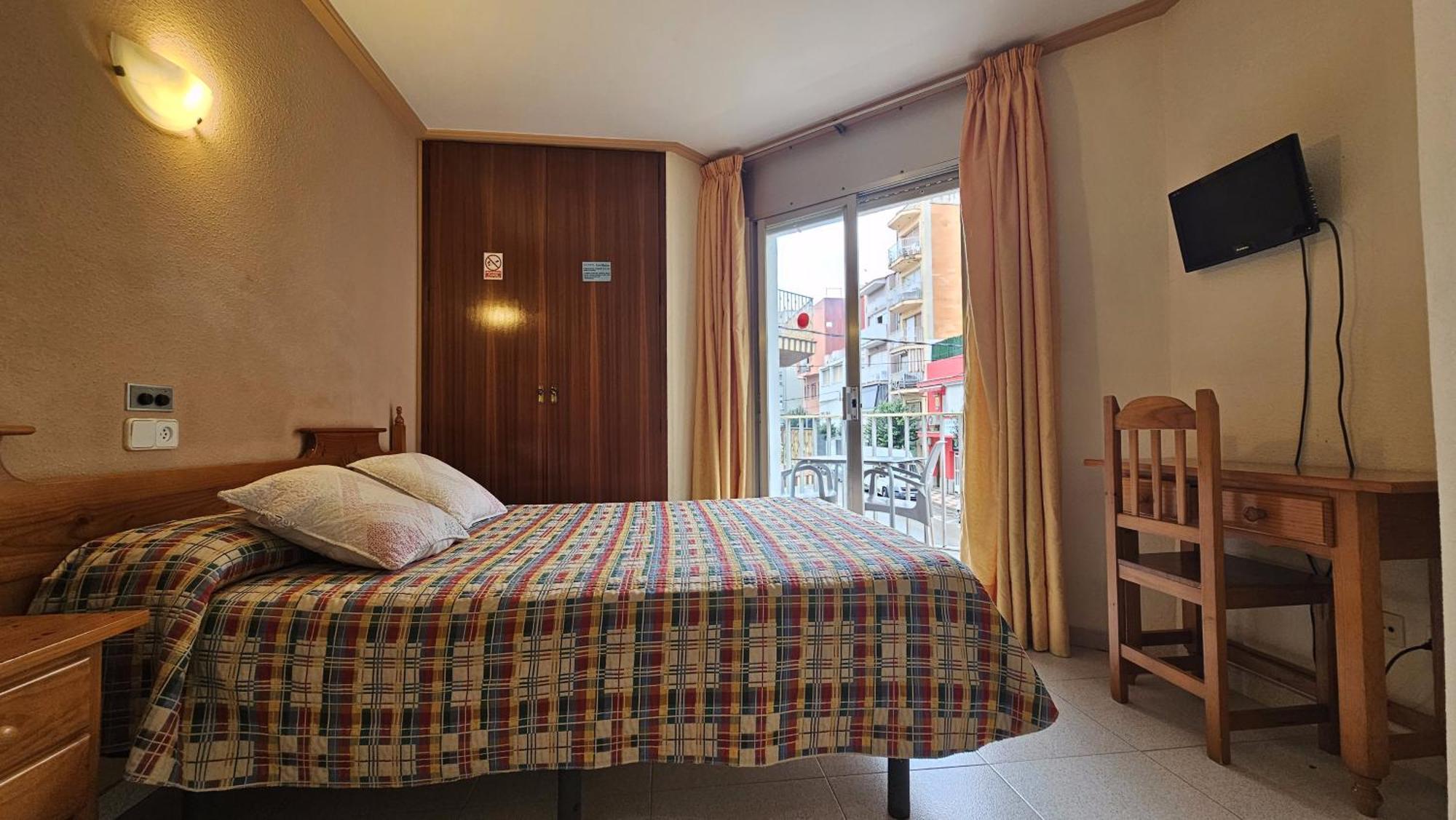 Hostal Los Manos Blanes Extérieur photo