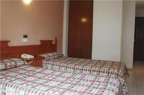 Hostal Los Manos Blanes Extérieur photo