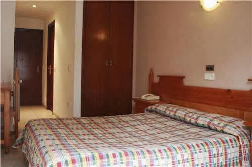 Hostal Los Manos Blanes Extérieur photo